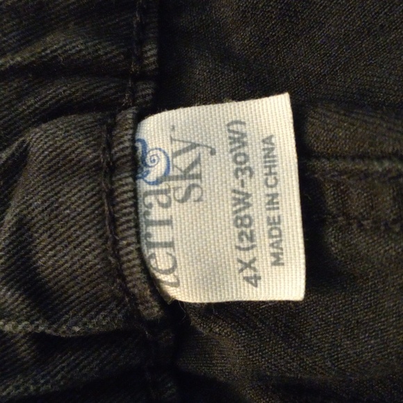 Women's Plus Size Bermuda Denim Shorts, 7" Inseam - Picture 6 of 6